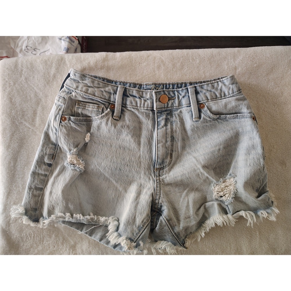 Universal Thread Womens Light Wash Distressed Jean Shorts Size 0/25R Frayed
